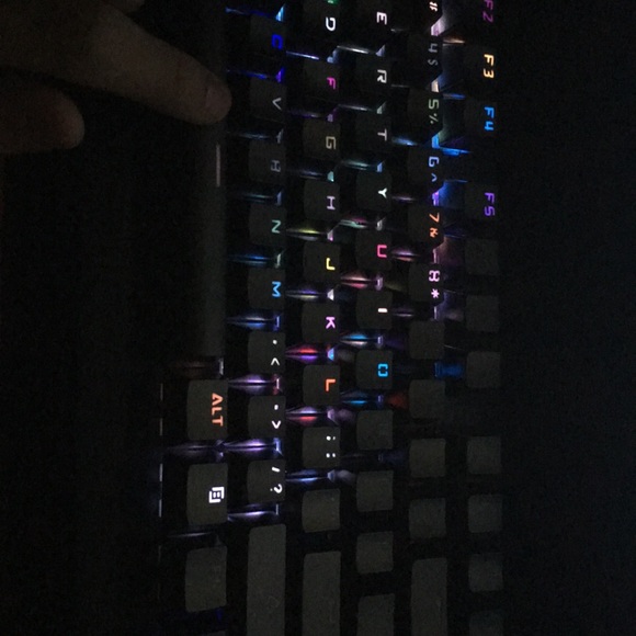 onn. RGB Mechanical Gaming keyboard - Picture 6 of 16